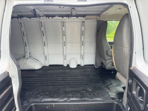 Used 2021 Chevrolet Express 2500 w/ Driver Convenience Package RWD image 19