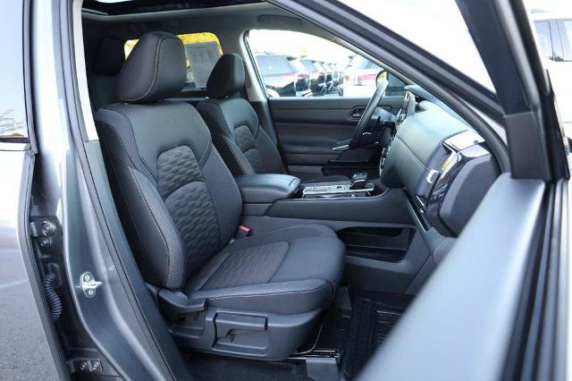 Certified 2025 Nissan Pathfinder SV w/ SV Premium Package FWD image 30