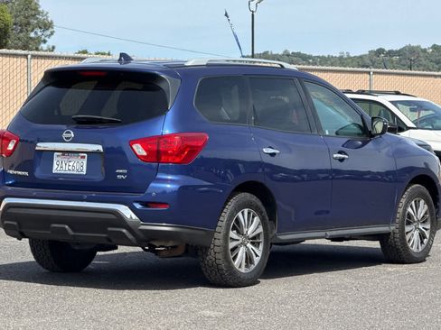 Used 2020 Nissan Pathfinder SV AWD/4WD image 3