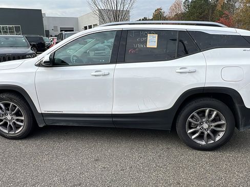 Used 2023 GMC Terrain SLT image 11