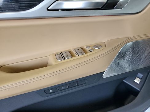 Used 2022 BMW 740i w/ M Sport Package RWD image 15