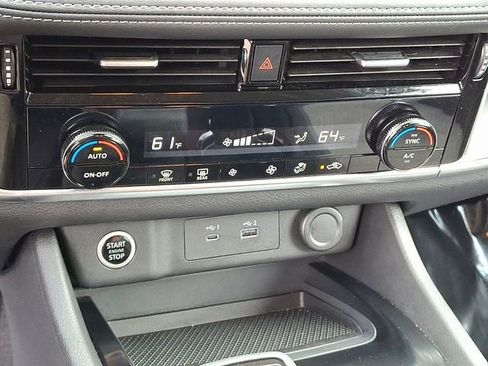 Used 2022 Nissan Rogue SV image 18