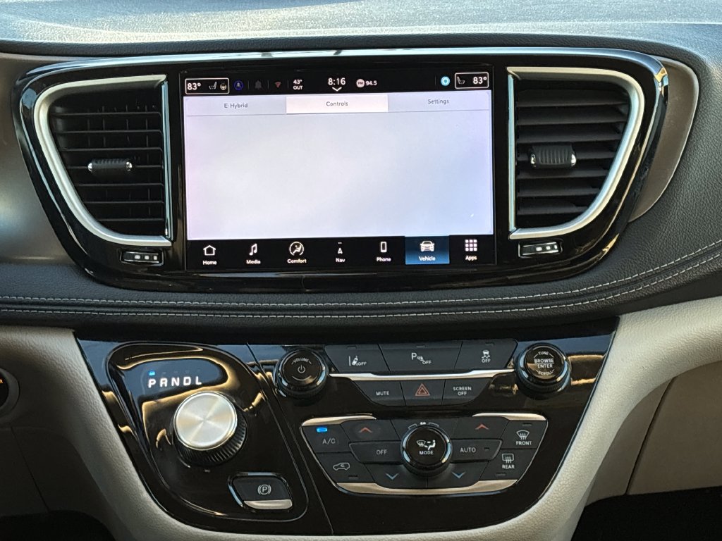 Used 2024 Chrysler Pacifica Limited FWD image 29