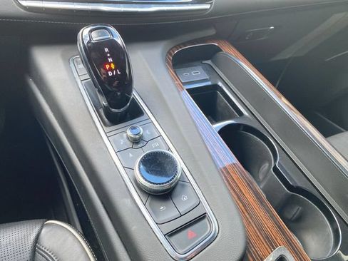 Used 2022 Cadillac Escalade ESV Premium Luxury AWD/4WD image 16