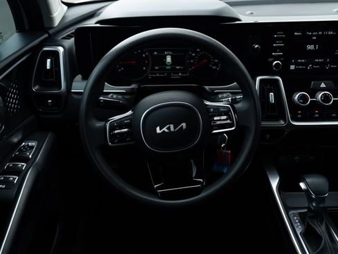 Used 2023 Kia Sorento LX AWD/4WD image 10