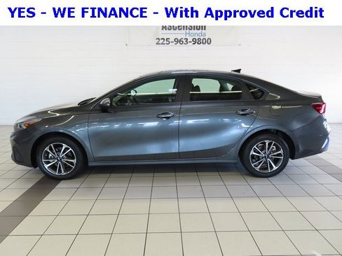 Used 2024 Kia Forte LXS image 3