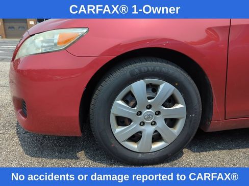 Used 2011 Toyota Camry LE FWD image 3