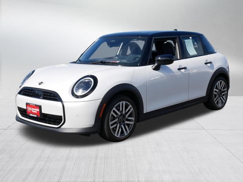 Used 2026 MINI Cooper 4-Door Hardtop FWD image 3