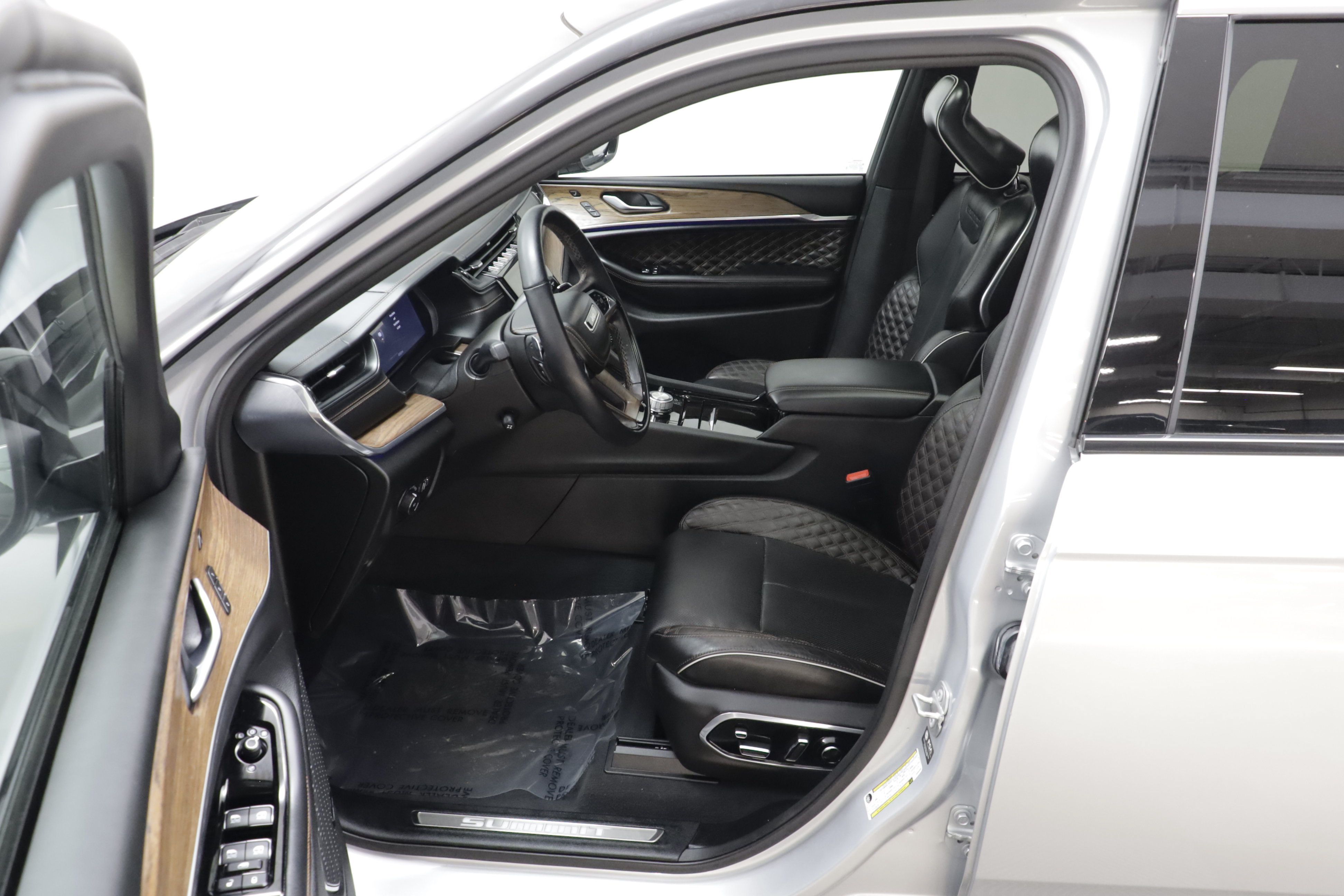 Used 2023 Jeep Grand Cherokee Summit w/ Adv Protech Group IV AWD/4WD image 6