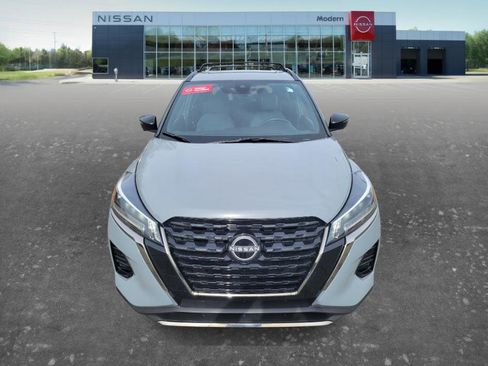 Used 2024 Nissan Kicks SR w/ SR Premium Package image 2