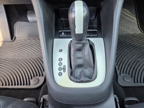 Used 2013 Volkswagen Golf 2-Door FWD image 26
