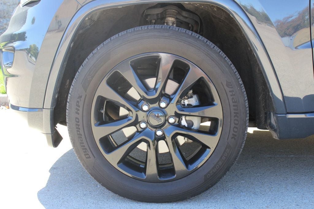 Used 2017 Jeep Grand Cherokee Altitude AWD/4WD image 12