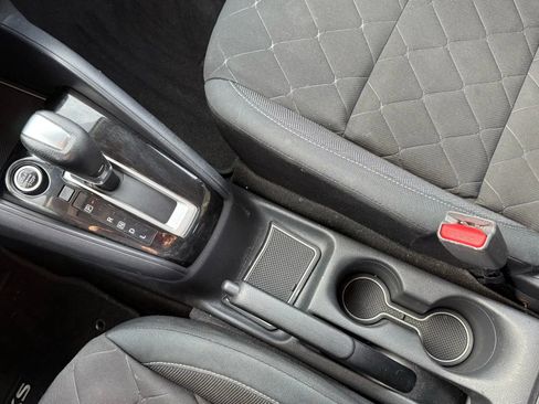 Used 2020 Nissan Kicks S image 19