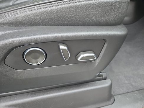 Used 2021 GMC Yukon XL Denali w/ Denali Premium Package image 25