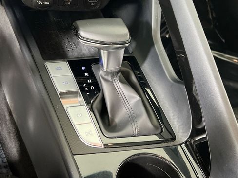 Used 2021 Hyundai Elantra Limited image 17