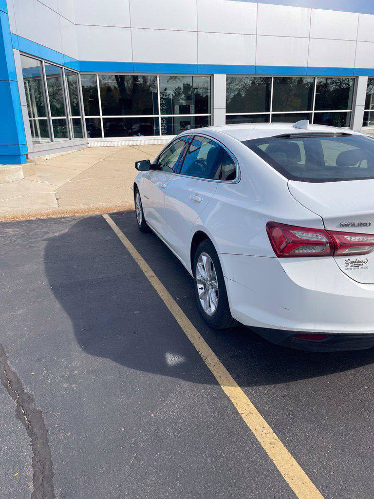 Used 2022 Chevrolet Malibu LT FWD image 2