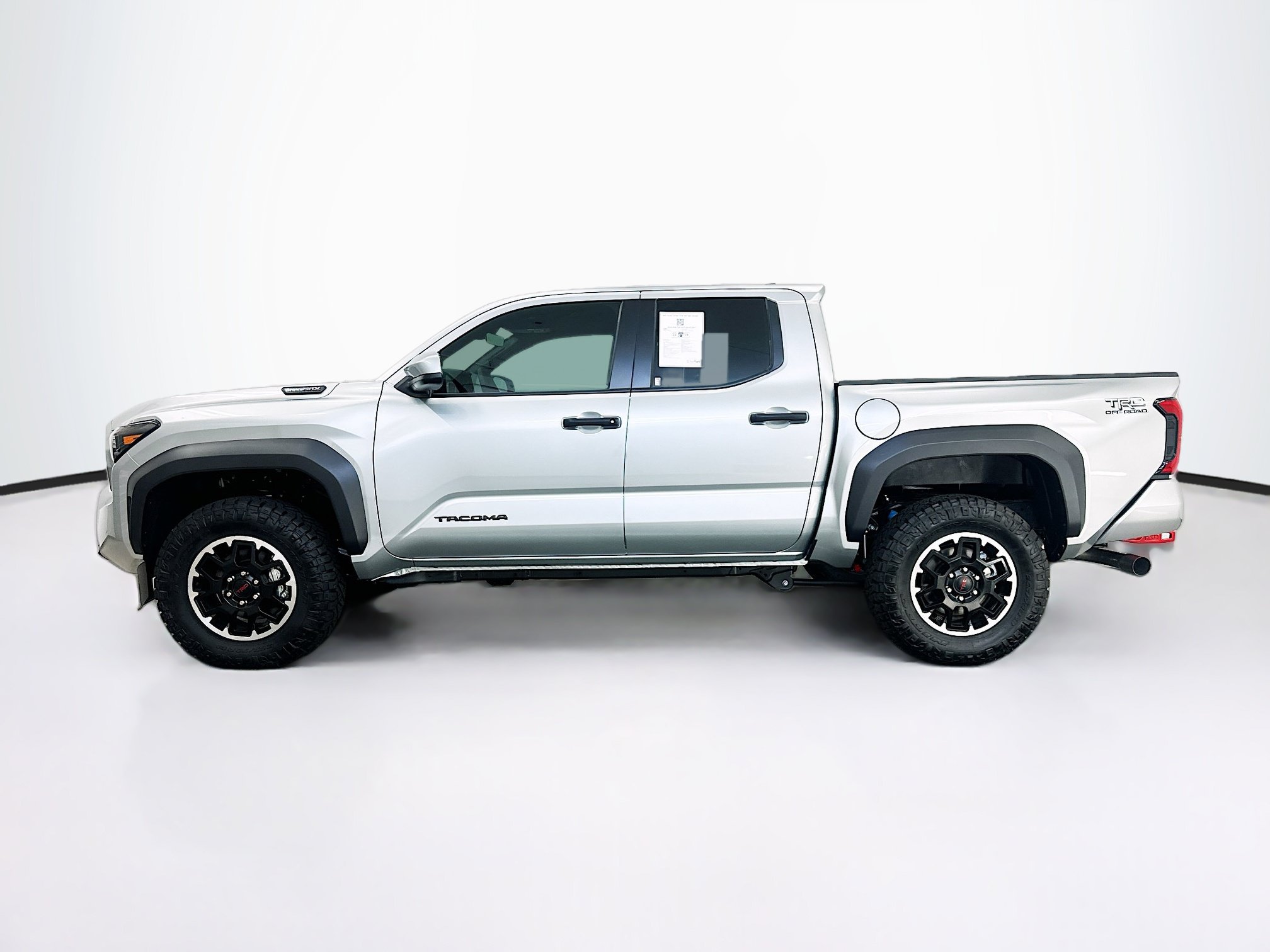 Used 2025 Toyota Tacoma TRD Off-Road AWD/4WD image 4