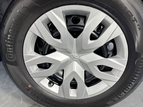 Used 2026 Toyota Corolla Cross L image 34