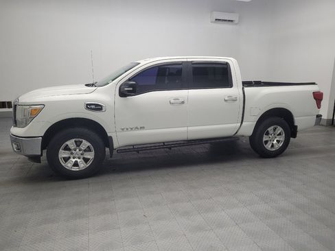 Used 2017 Nissan Titan SV image 2