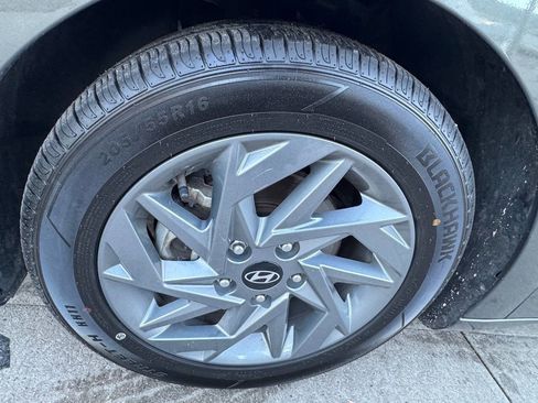 Used 2024 Hyundai Elantra SEL image 25