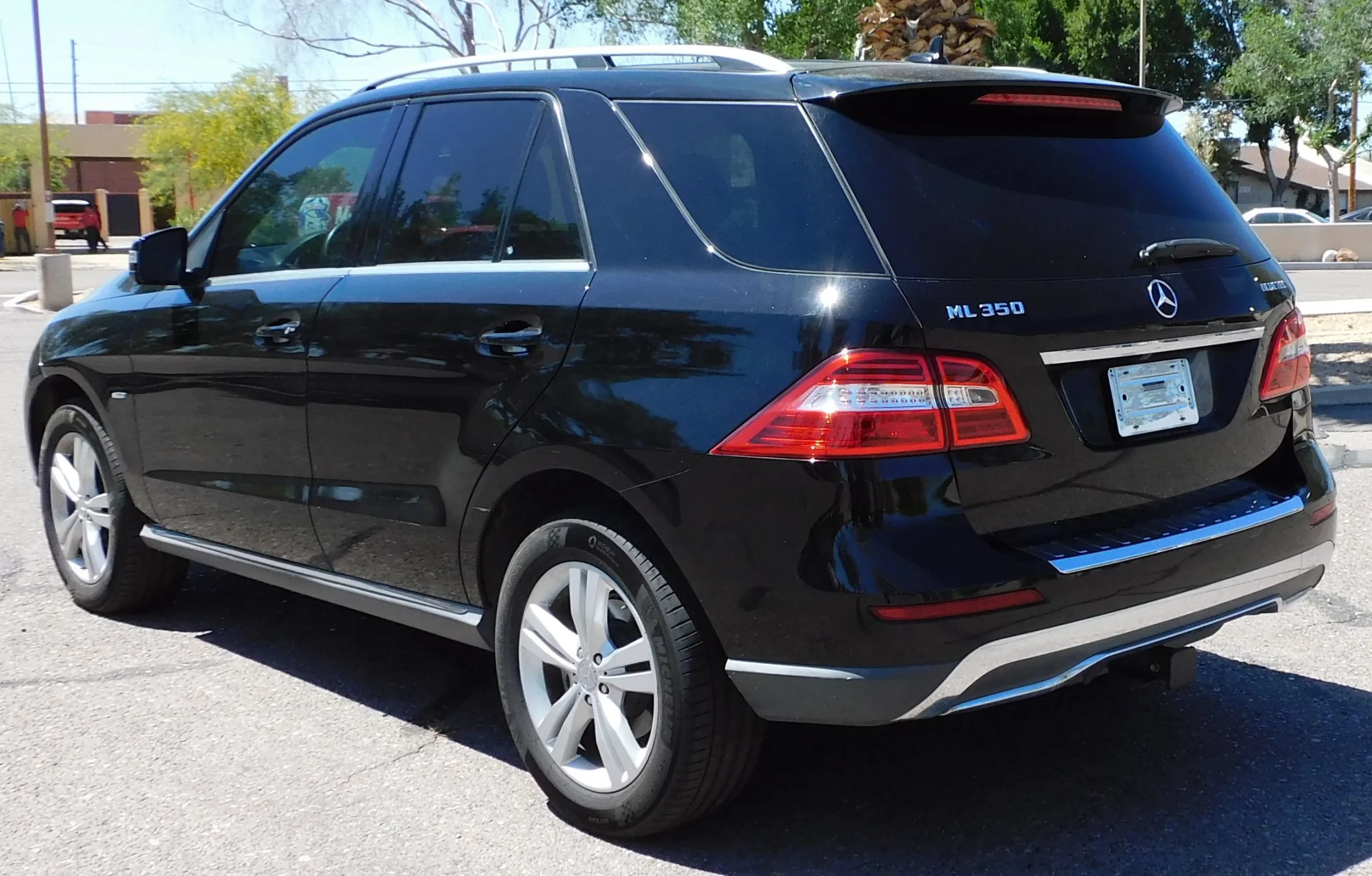 Used 2012 Mercedes-Benz ML 350 BlueTEC 4MATIC image 4