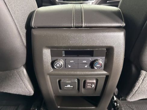 Used 2023 Chevrolet Traverse Premier w/ Redline Edition AWD/4WD image 27