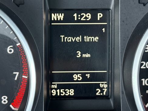 Used 2013 Volkswagen Golf 4-Door FWD image 24