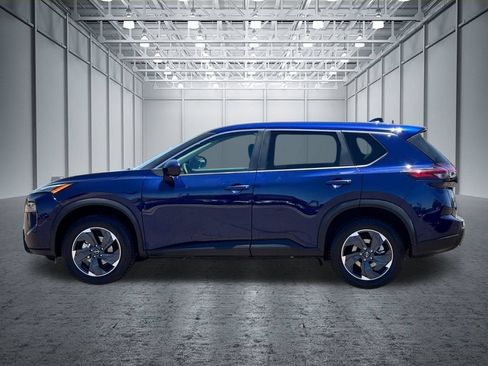 Used 2024 Nissan Rogue SV AWD/4WD image 3