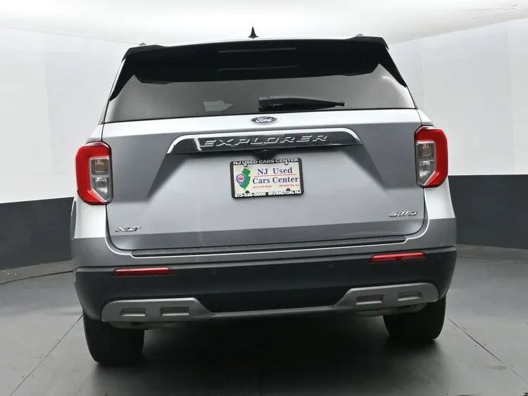 Used 2023 Ford Explorer XLT w/ Equipment Group 202A AWD/4WD image 8