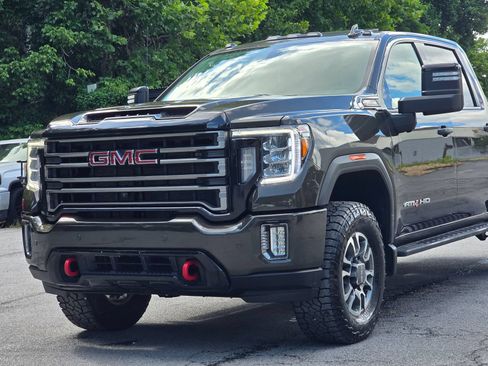 Used 2022 GMC Sierra 2500 AT4 w/ AT4 Preferred Package AWD/4WD image 2