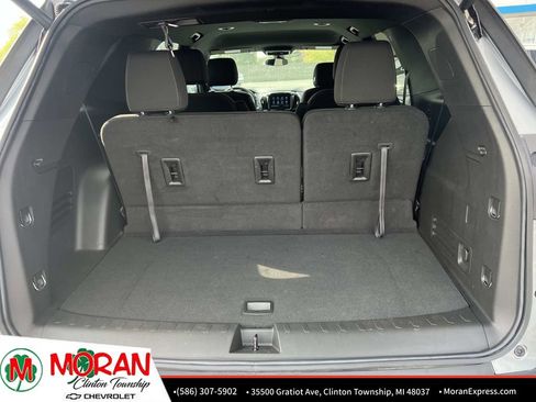 Used 2023 Chevrolet Traverse LT FWD image 12