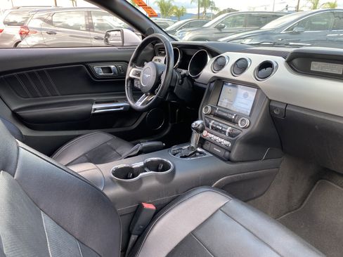Used 2017 Ford Mustang Premium image 18
