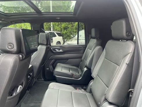 Used 2023 Chevrolet Suburban Z71 w/ Luxury Package AWD/4WD image 19