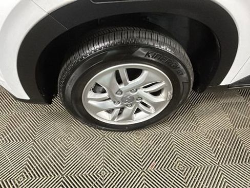Used 2024 Hyundai Venue SE FWD image 10