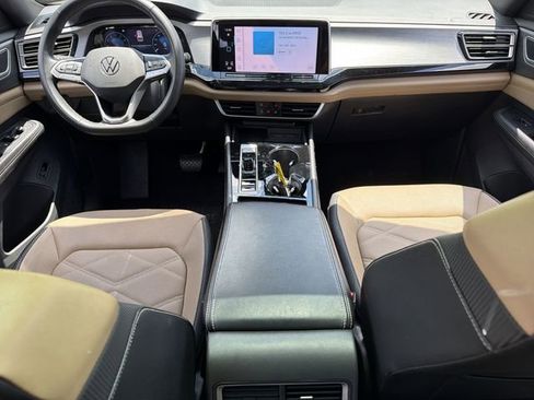 Used 2024 Volkswagen Atlas Cross Sport SE w/ Panoramic Sunroof Package FWD image 17