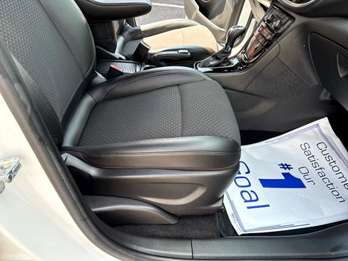 Used 2022 Buick Encore Preferred w/ Safety Package image 24