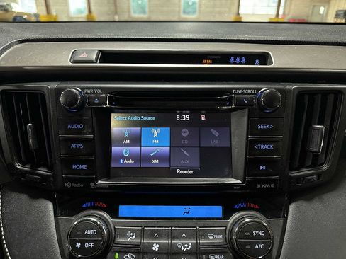 Used 2017 Toyota RAV4 XLE AWD/4WD image 20