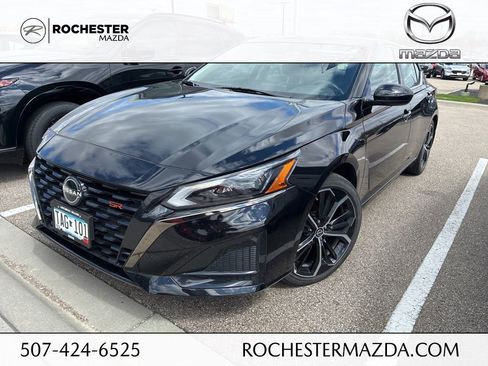 Used 2023 Nissan Altima 2.5 SR image 1