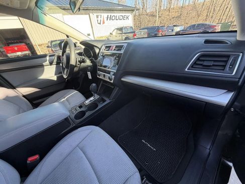 Used 2019 Subaru Outback 2.5i AWD/4WD image 14