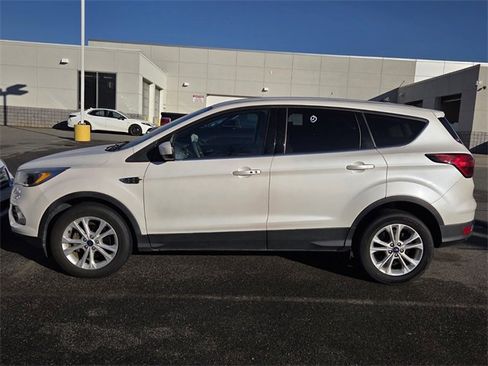 Used 2019 Ford Escape SE image 3