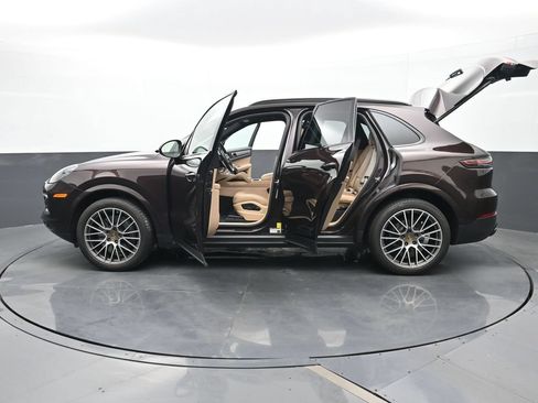 Certified 2023 Porsche Cayenne S Platinum AWD/4WD image 30