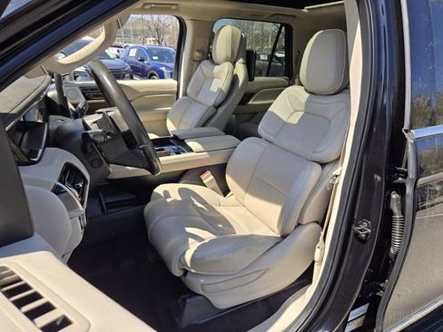 Used 2019 Lincoln Navigator Reserve image 9