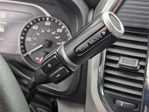 Used 2020 Nissan Titan SV w/ SV Convenience Package AWD/4WD image 23
