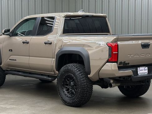 Used 2026 Toyota Tacoma TRD Off-Road AWD/4WD image 3