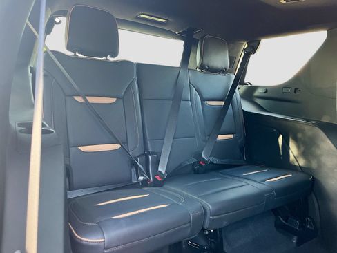 Used 2022 GMC Yukon AT4 w/ Technology Package AWD/4WD image 29