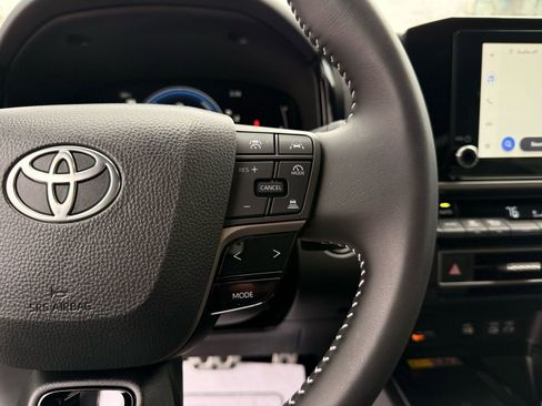 Used 2025 Toyota Camry SE image 48