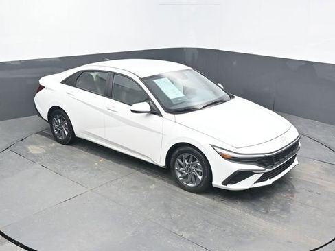Used 2024 Hyundai Elantra SEL image 51