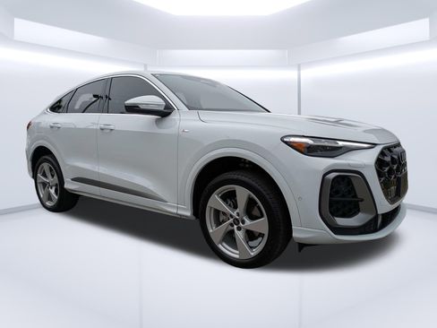 Certified 2025 Audi Q5 Premium Plus w/ Premium Plus AWD/4WD image 1