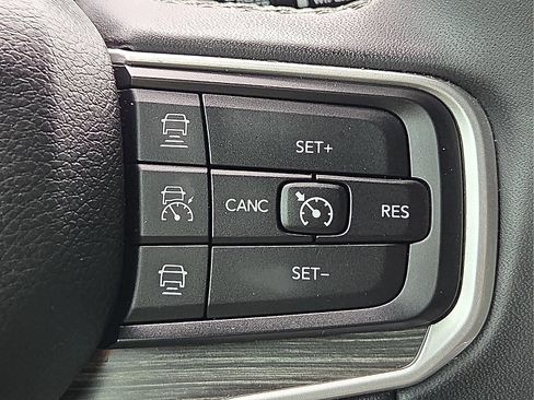 Used 2023 Jeep Wagoneer Series III w/ Preferred Equipment Group AWD/4WD image 20