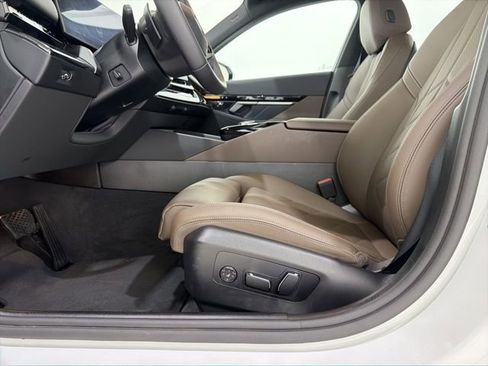 Used 2026 BMW 530i xDrive w/ Premium Package image 14